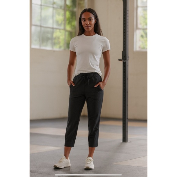 LULULEMON ON THE FLY PANTS TRAVEL WOVEN PULL ON POCKETS WORKOUT ATHLEISURE 2 - Picture 1 of 11